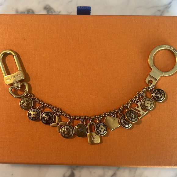 Louis Vuitton keychain/bag charm ๐ค - Picture 6 of 6